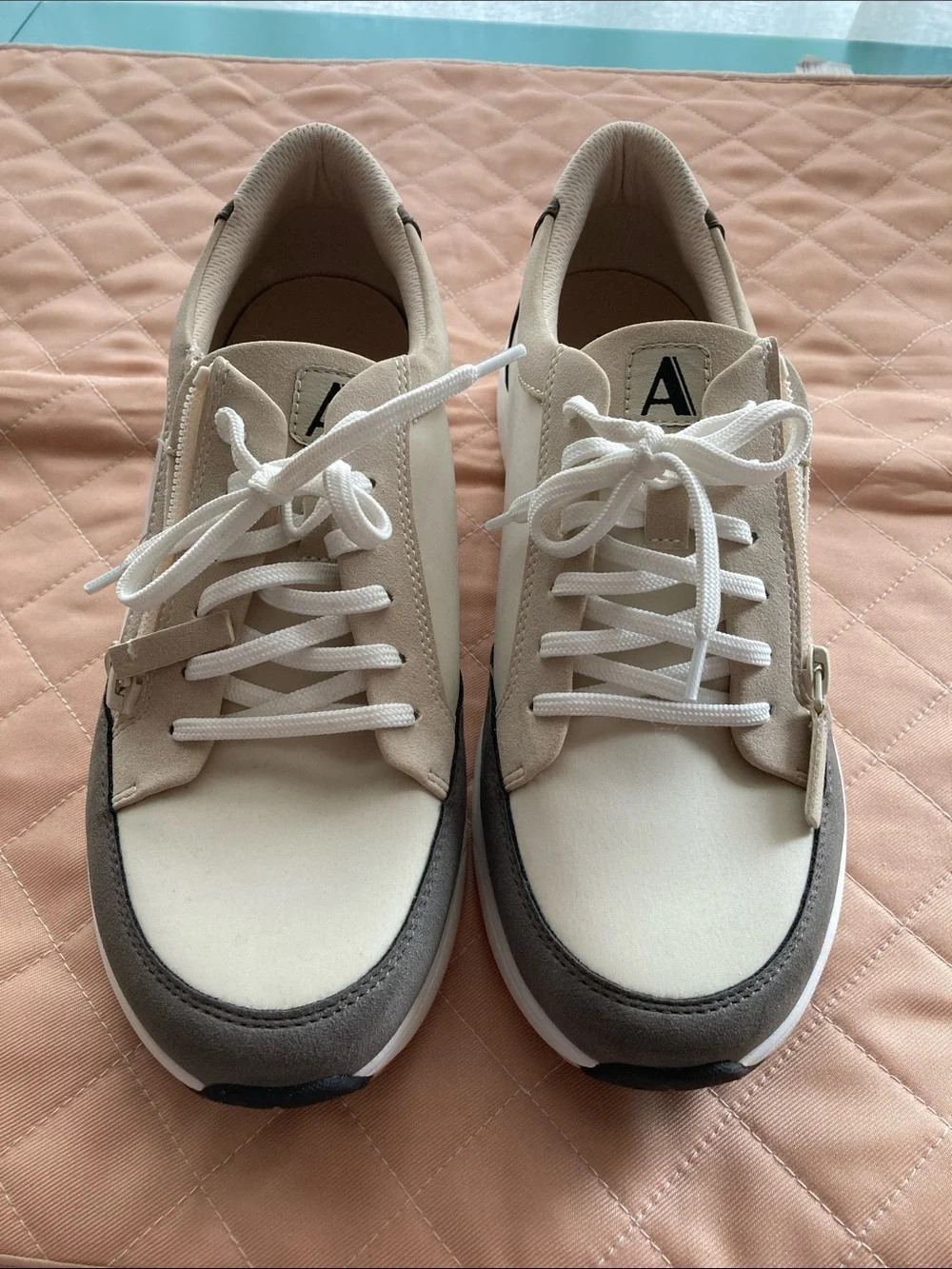 Alegria tennis shoes size 9